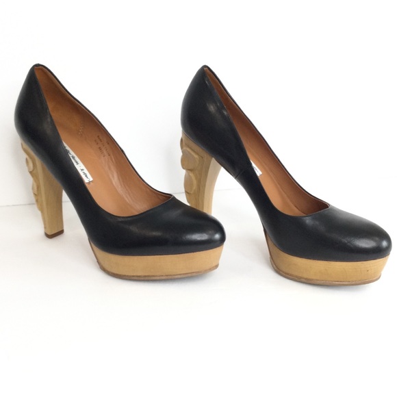 Leather Round Toe Carved Flower Heels - Picture 3 of 9